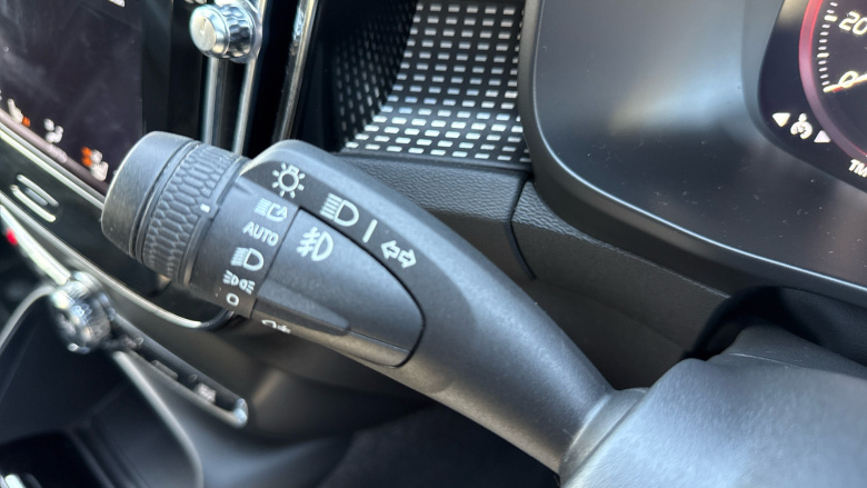 Volvo Xc40 2.0 B4P R DESIGN 5dr Auto Petrol Estate